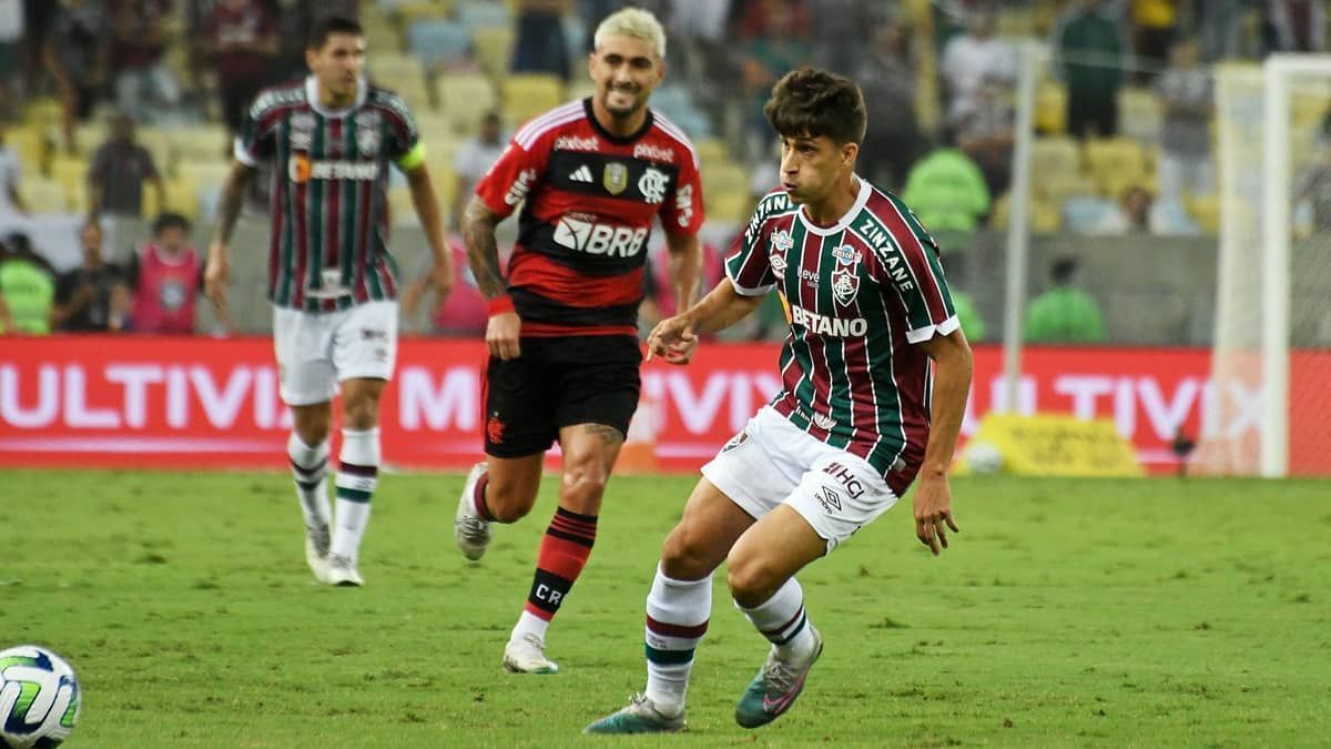 Fluminense reclama do antijogo do Flamengo no clássico