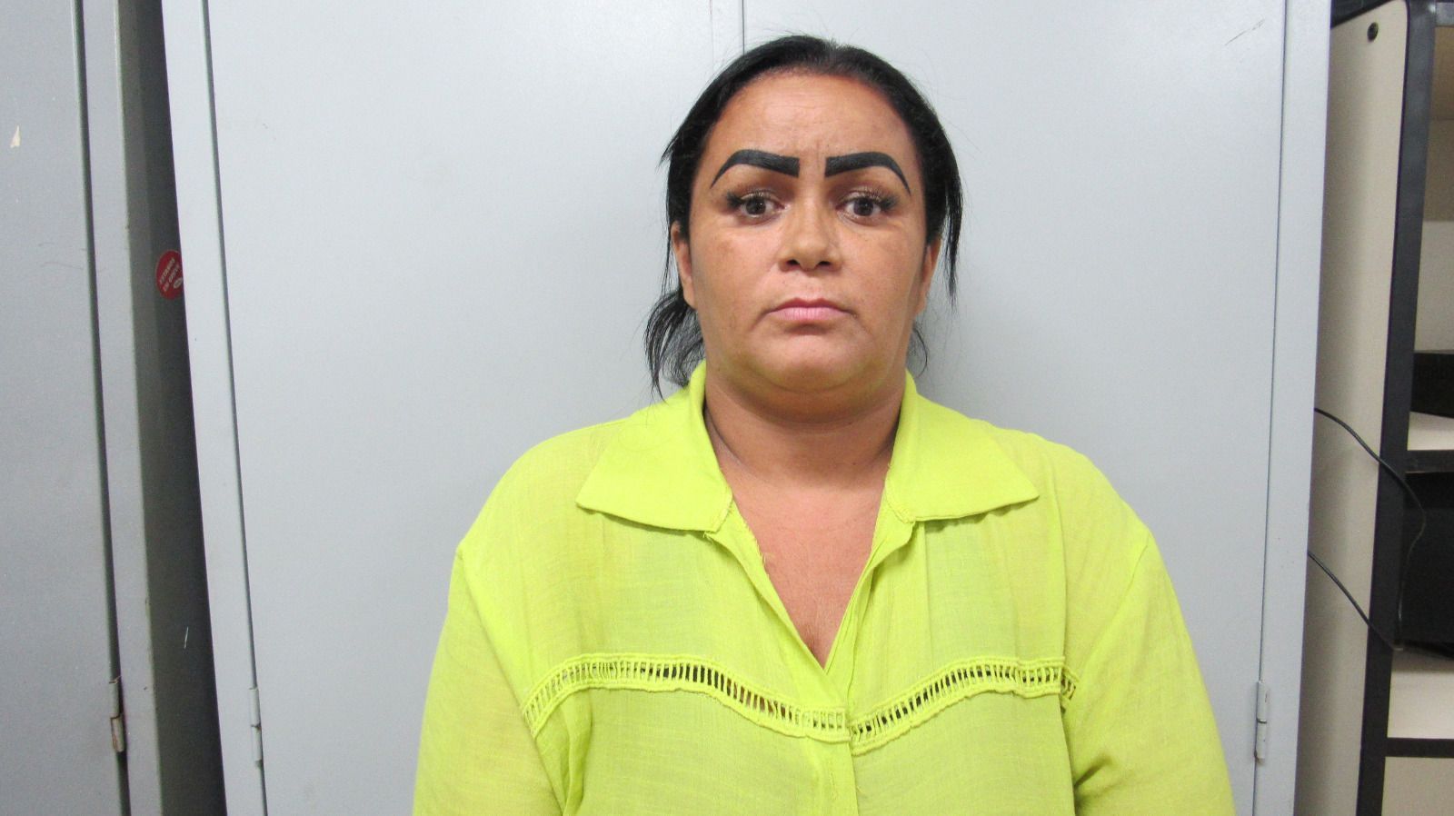 Mulher que namorava idosos para aplicar golpes em MG é presa; dez idosos procuraram a polícia