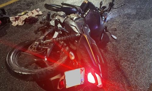 Suspeito de furto foi preso após bater motocicleta