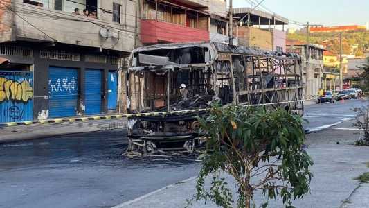 Suspeito de incendiar ônibus foi atingido pelas chamas