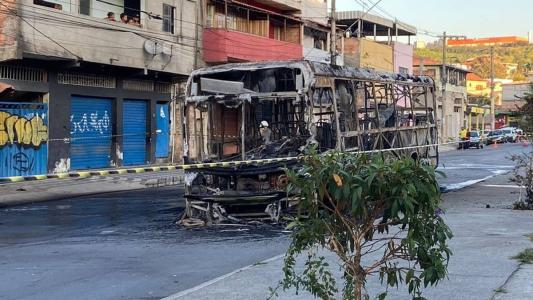 Suspeito de incendiar ônibus foi atingido pelas chamas