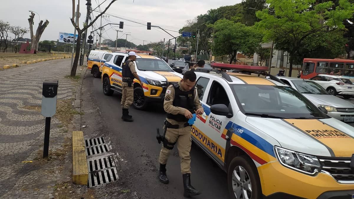 Guarda Civil aposentado é preso após render motorista com faca e roubar carro