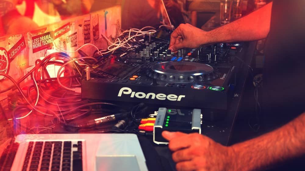 DJ da Grande BH é suspeito de tentar matar a namorada por conta de ciúmes