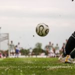 Jogador é morto em campo com 10 tiros antes de jogo de futebol em Minas