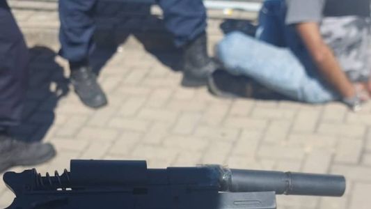 Suspeito estava com uma réplica de arma de fogo e com o celular da vítima