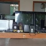 Homem furta TV e botijões em creche em Minas para pagar garota de programa e é preso