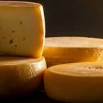 Funkeiro famoso diz que pai foi preso tentando pagar programa sexual com queijo; entenda