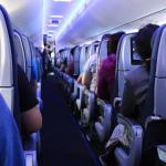 Turista da Islândia é preso após passar a mão na perna de adolescente em viagem de avião