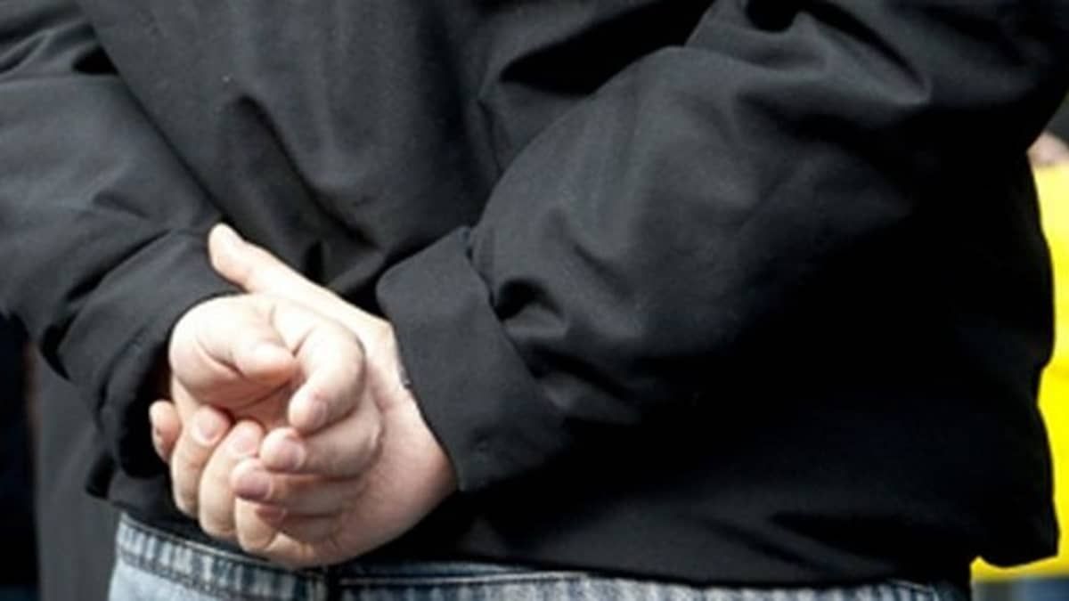 Bêbado é preso após bater nos pais idosos em Minas e ainda debocha: 'Não dá em nada'