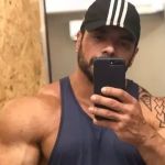 Fisiculturista suspeito de atirar contra namorada se entrega e é preso