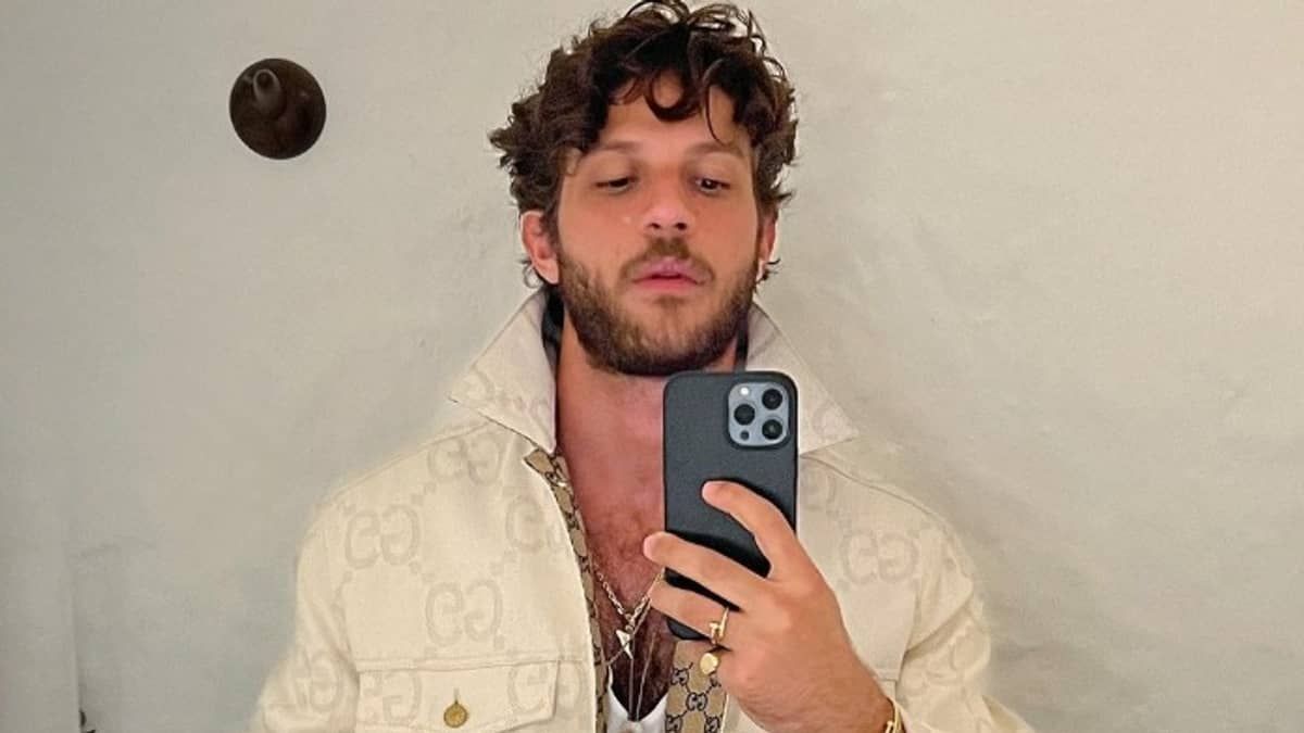 Homem usa dados de Chay Suede para fraudar banco, mas é preso ao não saber soletrar nome do ator