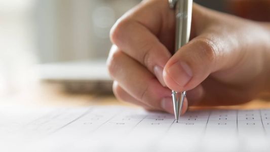 Suspeitos acertaram o mesmo número de questões e erraram a mesma pergunta