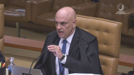 Suspeitos de agressão a Moraes pedem redistribuição do caso no STF.