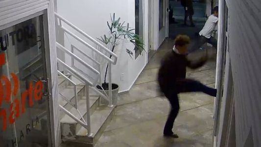 Suspeitos invadem galeria comercial no bairro Santo Antônio, em BH