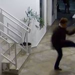 Vídeo: trio invade galeria em BH e furta vinhos, esmaltes e produtos de cabelo