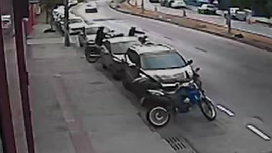 Suspeitos levaram 40 segundos para furtar moto