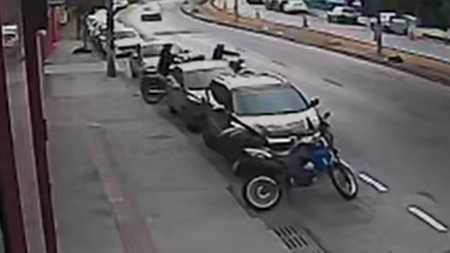 Suspeitos levaram 40 segundos para furtar moto