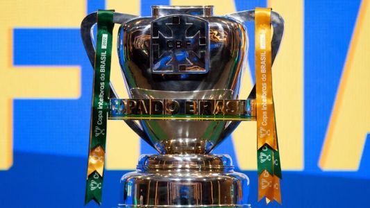 Taça da Copa do Brasil que é disputada por mineiros e cariocas