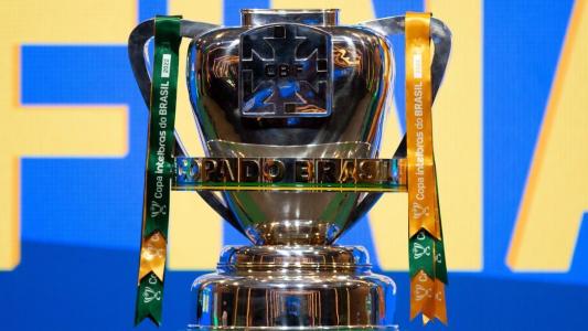 Taça da Copa do Brasil que é disputada por mineiros e cariocas
