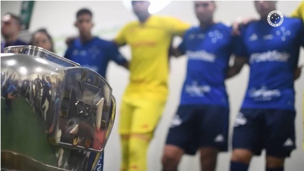 Pepa mostra taça do hexa a jogadores antes de Cruzeiro e Náutico: 'que linda' 