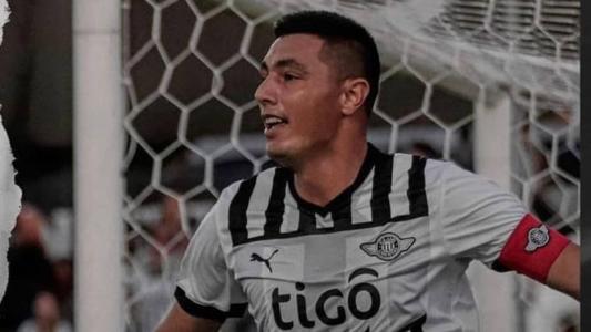 Tacuara Cardozo fez quatro gols no clássico de domingo (2) contra o Cerro