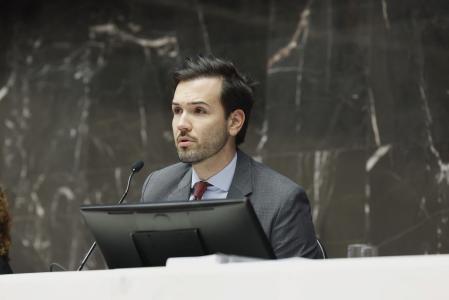 Tadeu Martins Leite (MDB) preside, nesta quinta-feira (18), a última sessão de plenário de 2025