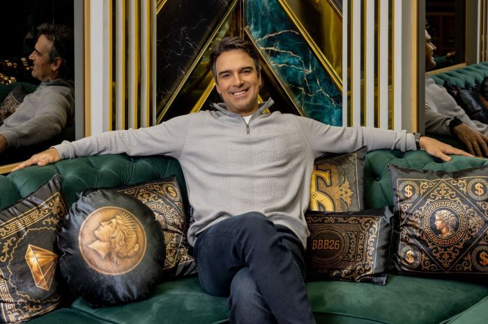 Tadeu Schmidt na casa do BBB 26