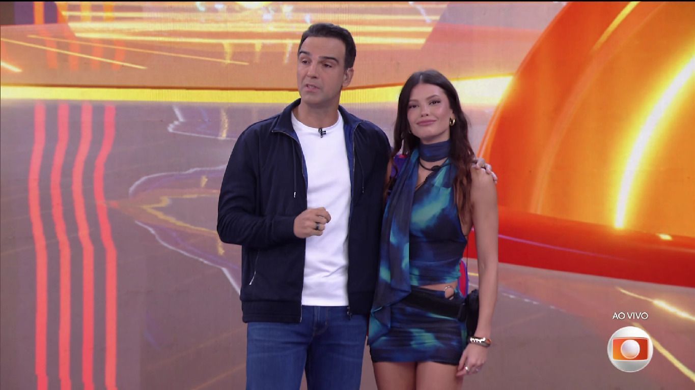 Fora do BBB 25, Tadeu Schmidt aconselha Vitória Strada: 'nunca mais fale isso'