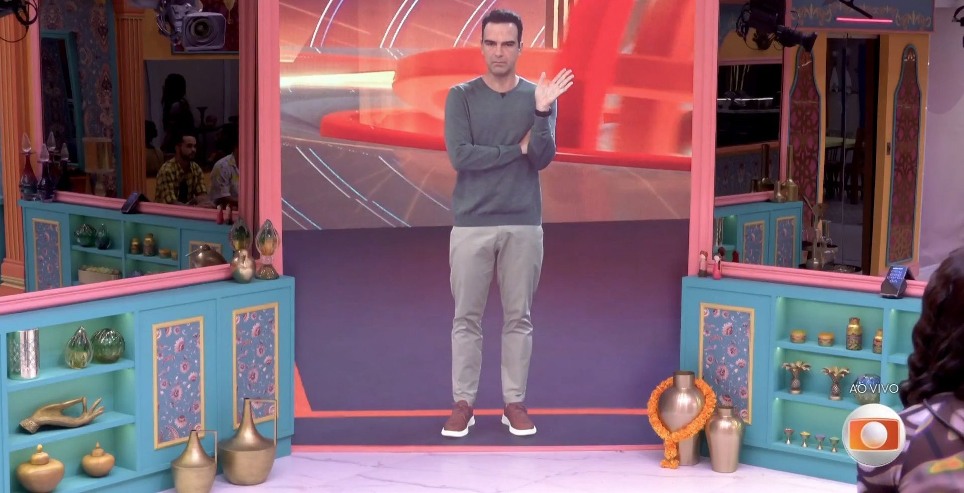 Delma corrige Tadeu Schmidt no BBB 25 e apresentador justifica atitude