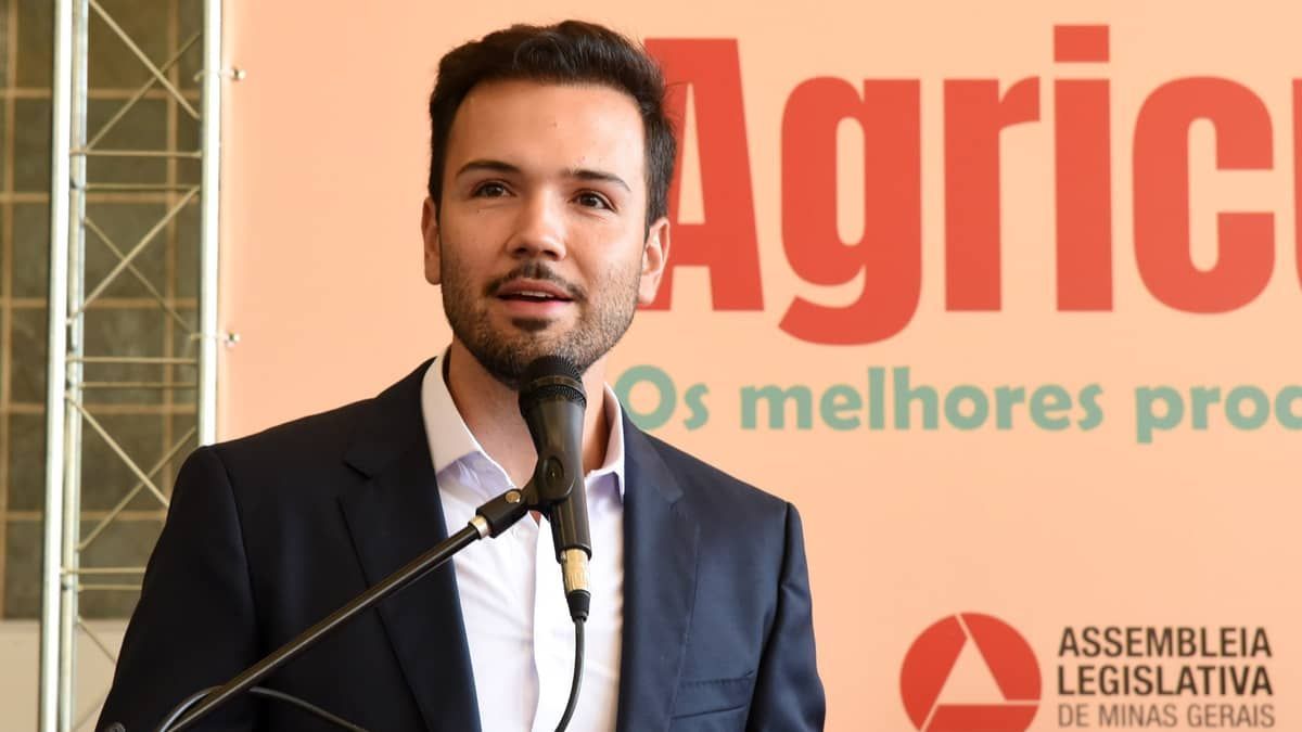 Viagens de Zema e Simões tornam Tadeuzinho governador interino de Minas 