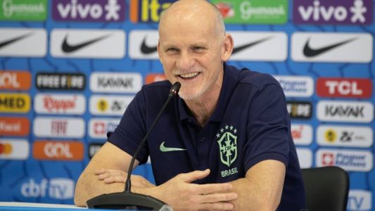 Taffarel em coletiva de imprensa