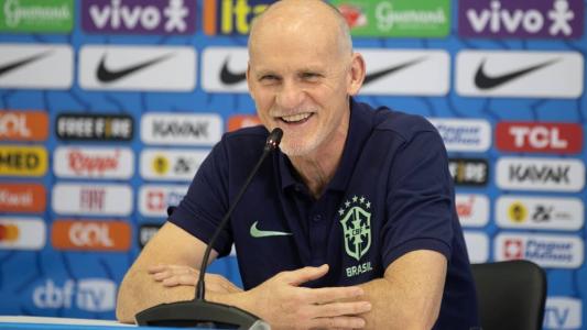 Taffarel em coletiva de imprensa