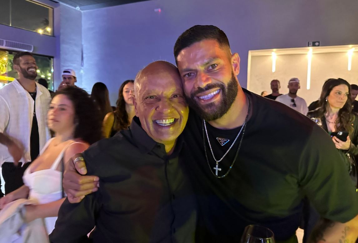 Hulk promove festa para celebrar 38 anos, e ídolo do Atlético marca presença