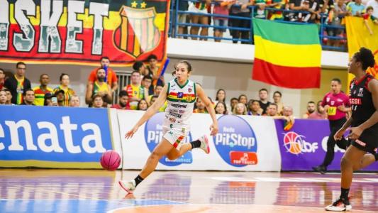 Tainá Paixão, destaque do Sampaio Corrêa, no jogo 4 das finais contra o Araraquara