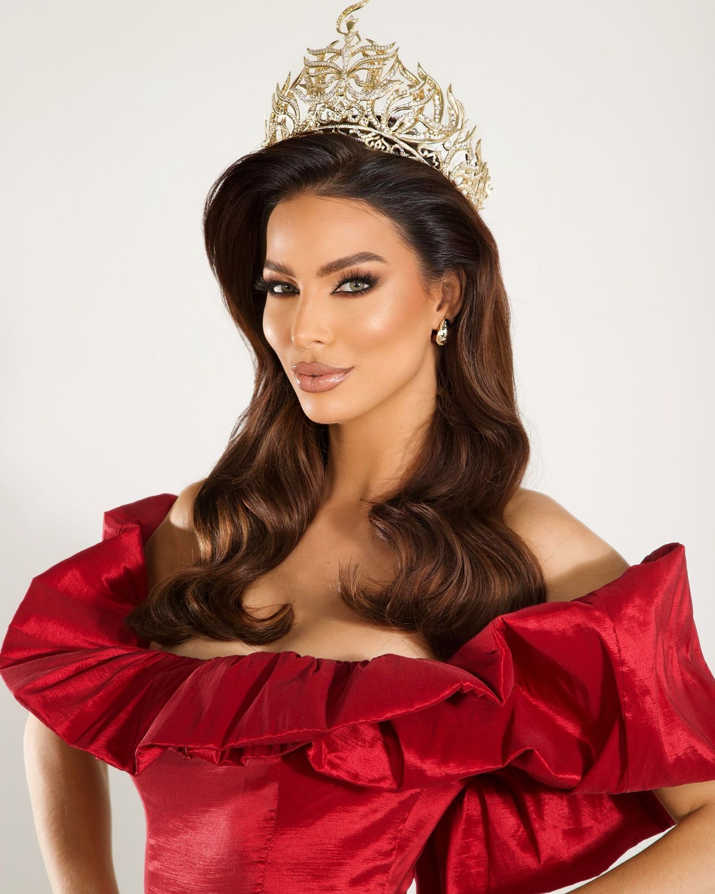 Miss Grand International 2024: Miss Brasil muda traje de gala horas antes da final