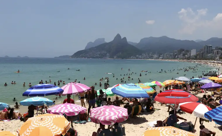 Saiba qual praia brasileira foi eleita a 2ª melhor do mundo, segundo Guia de viagens 