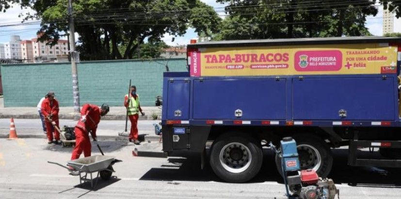 Chuva piora situação de buracos abertos por obras, e moradores reclamam em BH: 'Problema eterno'