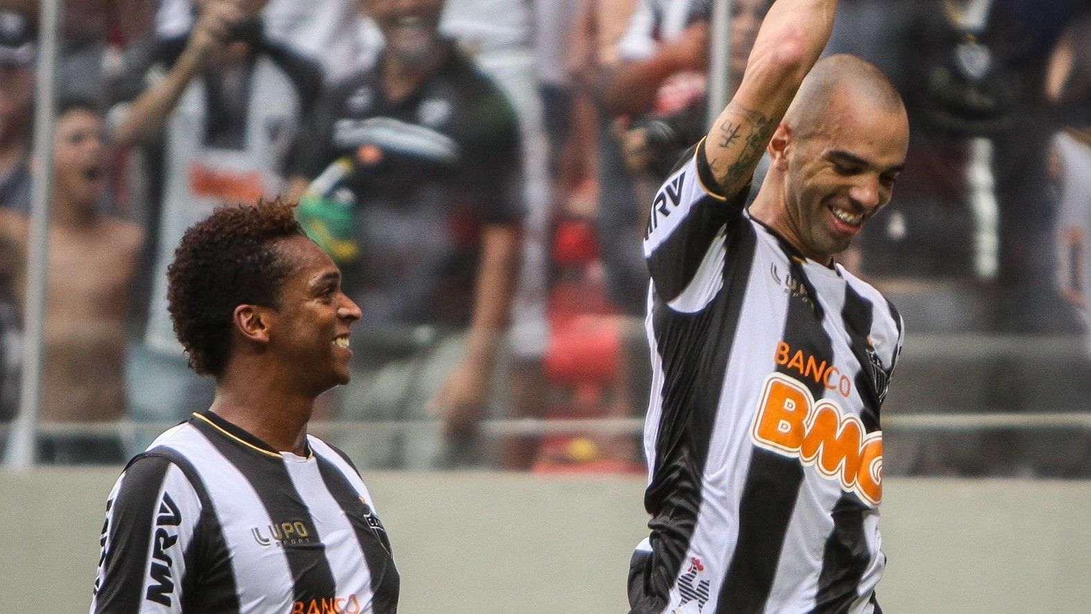 Atriz surpreende e revela 'apego' por ex-atacante e ídolo do Atlético