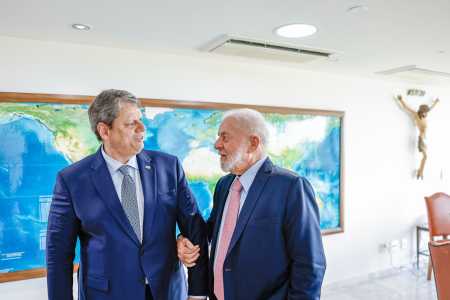 Governador de São Paulo, Tarcísio de Freitas (Republicanos), e o presidente Lula (PT).