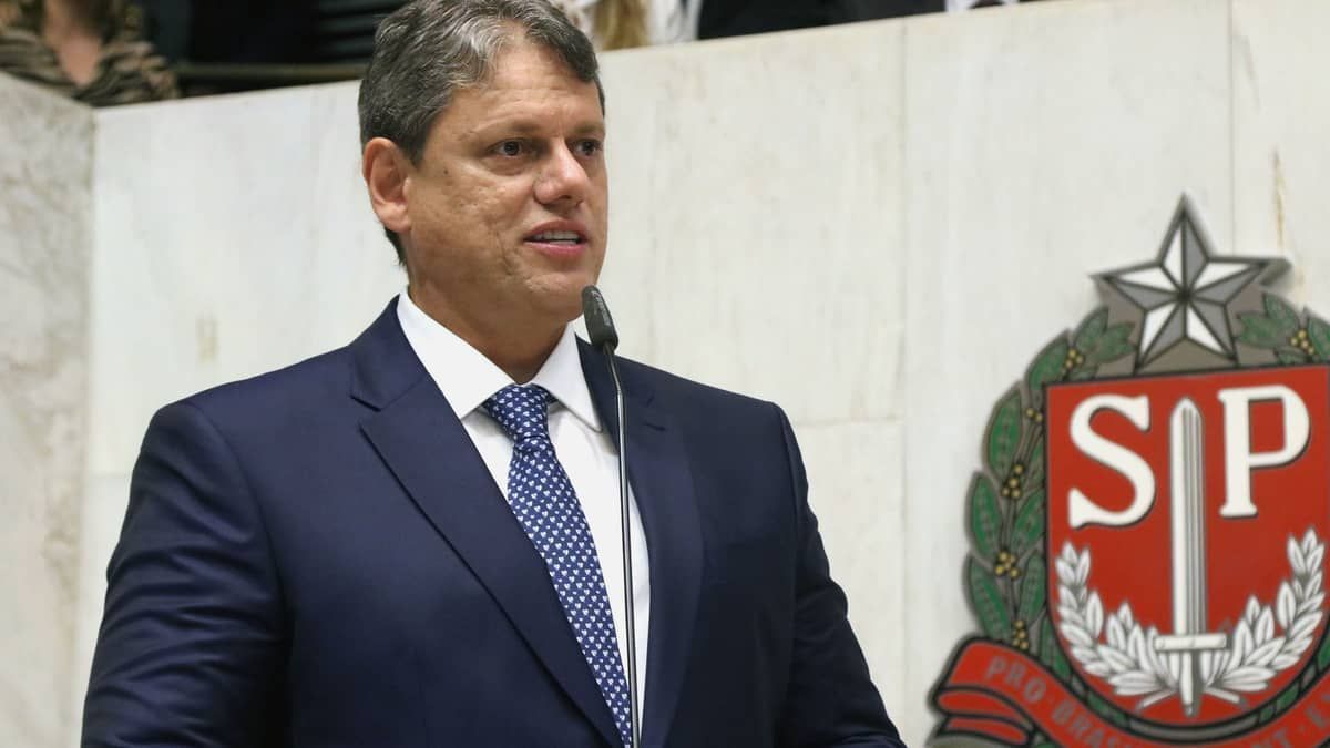 Tarcísio toma posse como governador de São Paulo e agradece a Bolsonaro