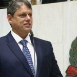 Tarcísio toma posse como governador de São Paulo e agradece a Bolsonaro