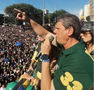 Tarcísio de Freitas, governador de São Paulo, marcou presença na Marcha para Jesus nesta quinta-feira (19)