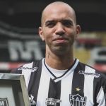 Ídolo do Atlético, Diego Tardelli diz que pensa em voltar a jogar