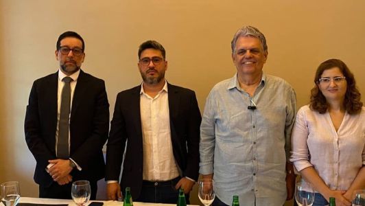Tatiaia Roma (D), candidata à vice-presidente do Náutico