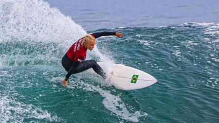 Tatiana Weston-Web é campeã do surfe no Pan de Santiago