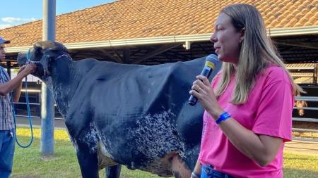 Tatiane tem longa experiência com a raça Girolando