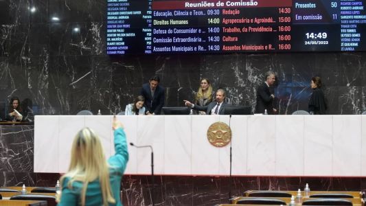 Tática da oposição impede votações no plenário da ALMG