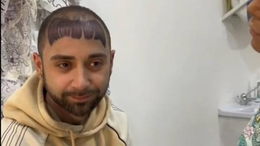 Tatuadora disse que topou fazer o trabalho porque achou que ajudaria na autoestima do cliente