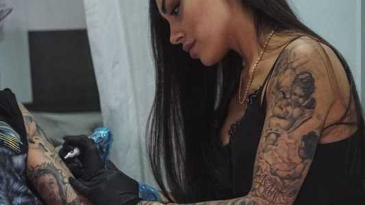 Tatuagem: Mitos e Verdades sobre o Mercado de Trabalho Brasileiro
