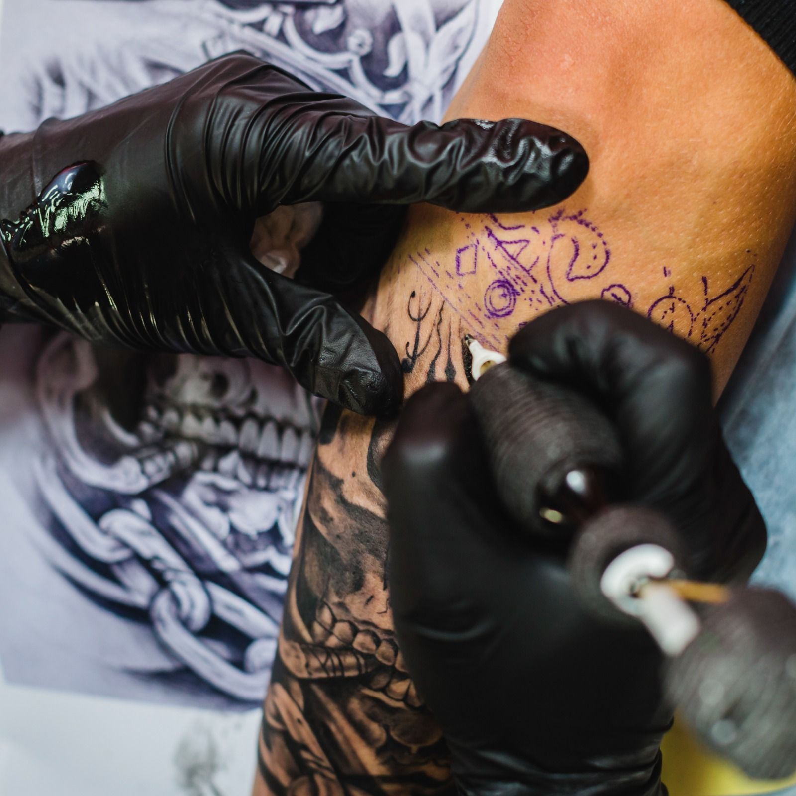 Conselho Federal de Medicina proíbe uso de anestesia para fazer tatuagens